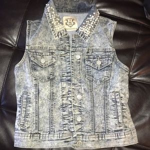 Women’s jean vest size medium w/pearls on the neck